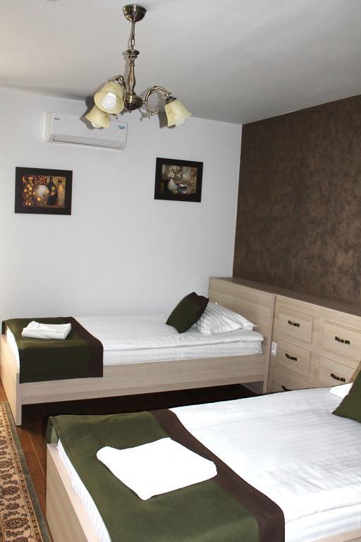 Casa Caroli Hotel Targu Jiu Ngoại thất bức ảnh