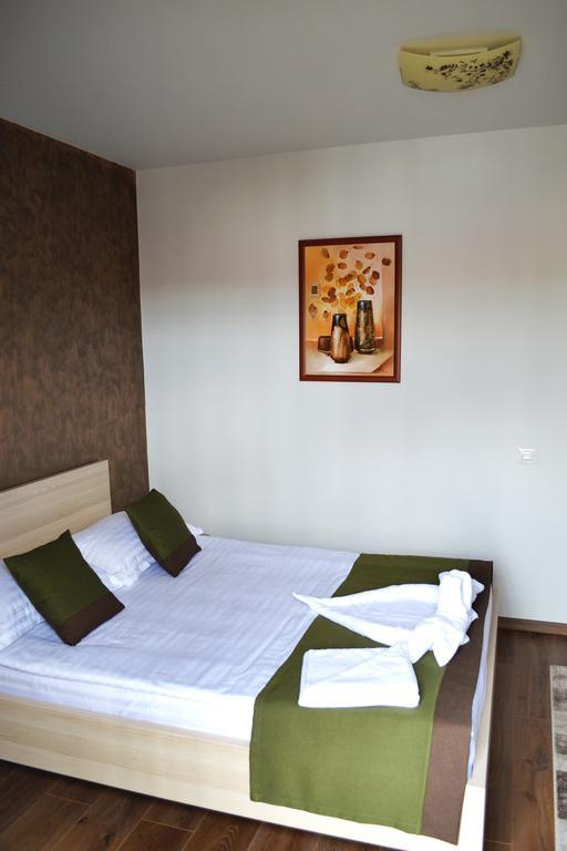 Casa Caroli Hotel Targu Jiu Ngoại thất bức ảnh